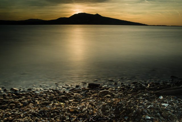 6 consejos básicos para hacer fotografías del agua: Embalse de Nové Mlýny en la República Checa, esta vez tomada con un tiempo más largo.