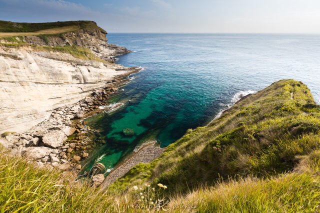 6 consejos básicos para hacer fotografías del agua: Acantilados de la costa norte de España.